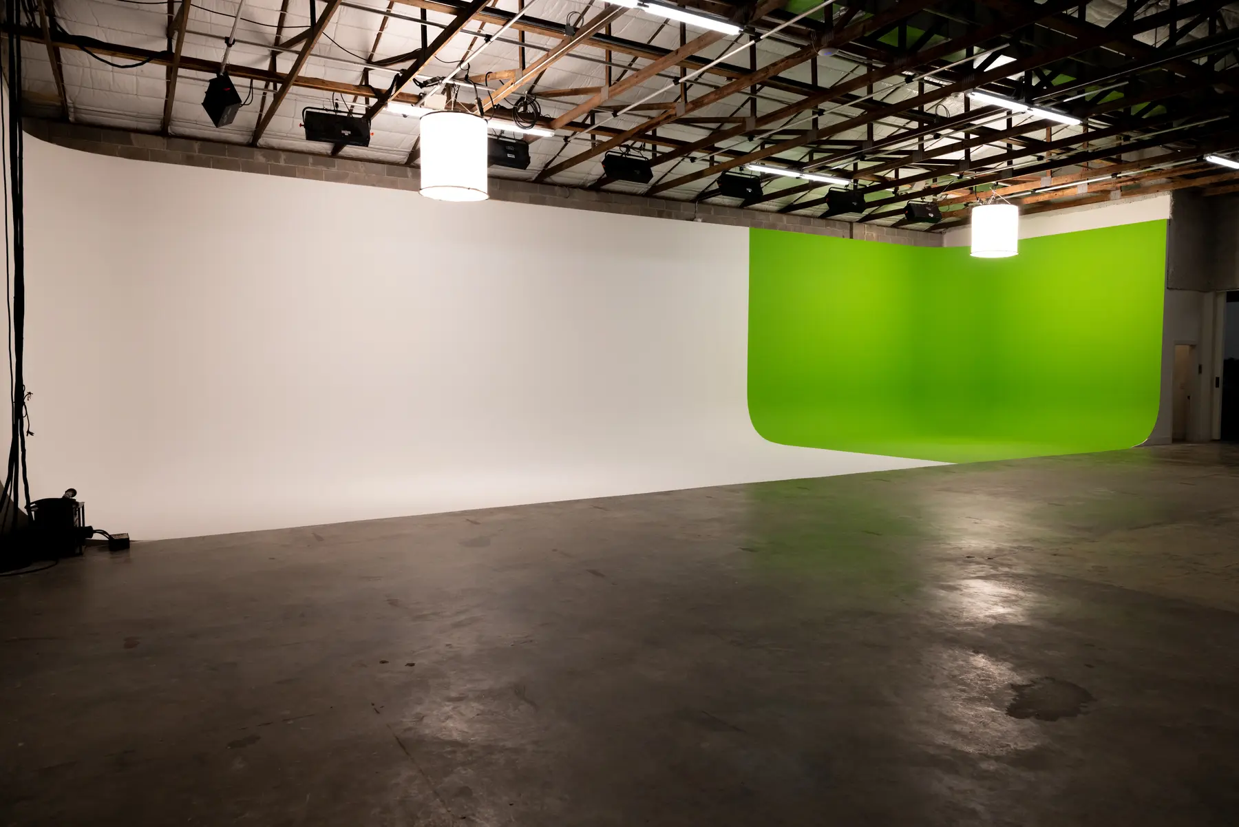 White cyclorama and green screen on Stage 02
